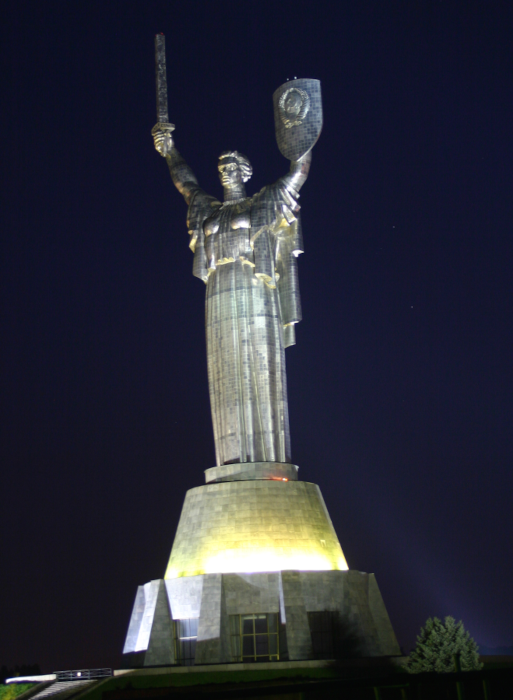 kiev-statue-sovietique